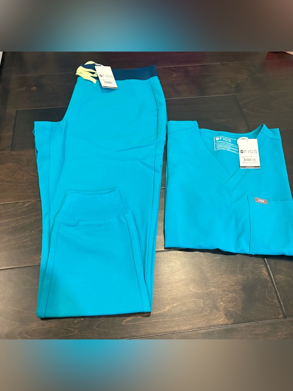 New FIGS Women’s Catarina Scrub Top + Zamora 2.0 Jogger Pants Set Medium NWT